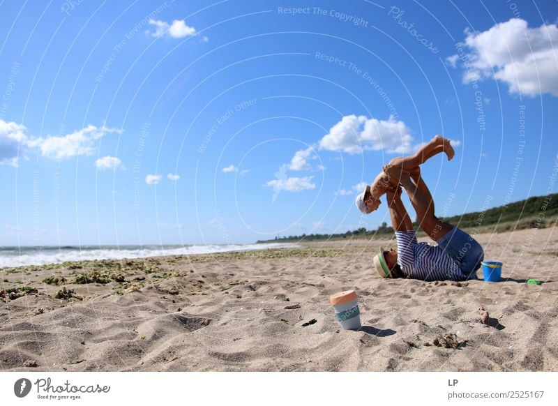 Spielen am Strand Kindererziehung Bildung Mensch Baby Kleinkind Junge Frau Jugendliche Erwachsene Eltern Mutter Geschwister Großeltern Senior