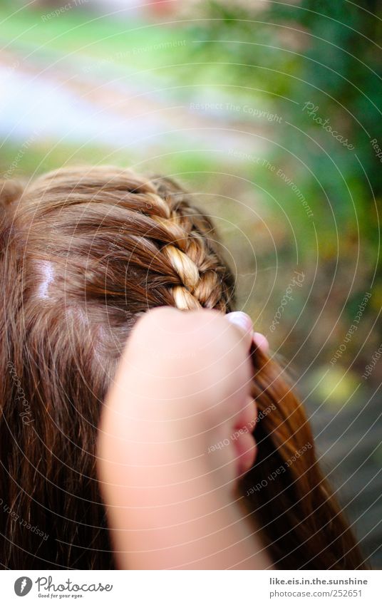 nach der wiesn ist vor der wiesn schön Spa ausgehen Feste & Feiern Frau Erwachsene Kopf Haare & Frisuren Arme Hand 1 Mensch brünett blond langhaarig Scheitel