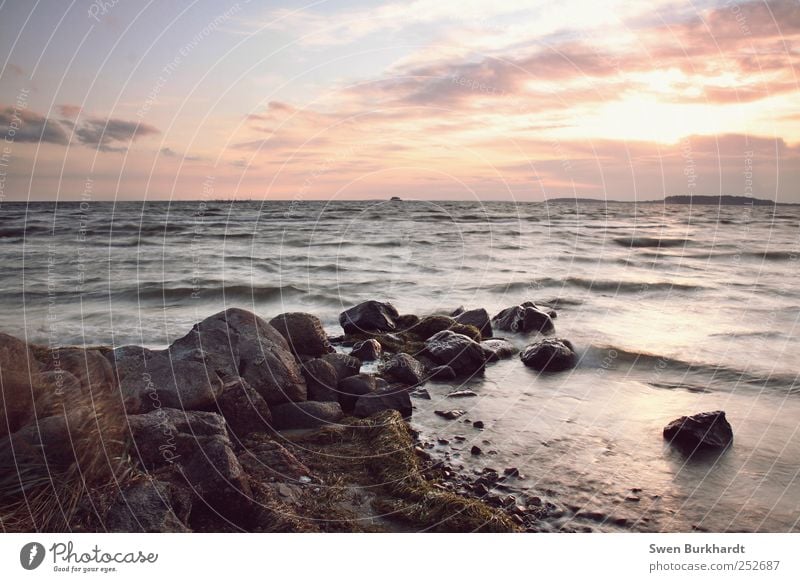 am abend geht die Sonne unter Tourismus Ausflug Ferne Freiheit Expedition Sommerurlaub Strand Meer Insel Wellen Urelemente Luft Wasser Wolken Horizont