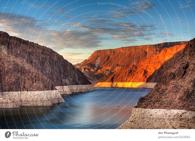 Down by the river Umwelt Natur Landschaft Wasser Himmel Wolken Sommer Schönes Wetter Felsen Schlucht Fluss ruhig Abenteuer Hoover Dam Sonnenuntergang HDR