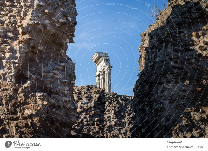 Säulen Museum Architektur Rom Italien Europa Ruine Mauer Wand Sehenswürdigkeit Wahrzeichen Forum Romanum alt Farbfoto Außenaufnahme Textfreiraum links