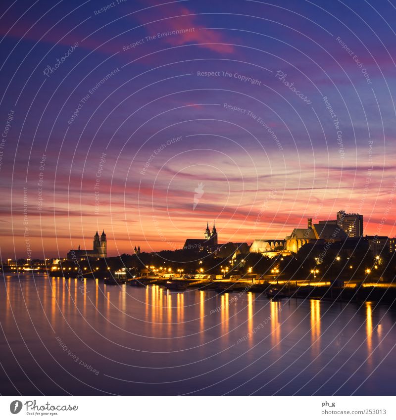 Magdeburg Skyline Deutschland Europa Stadt Altstadt Hochhaus Kirche Dom Bauwerk Gebäude Architektur blau gelb gold violett rot schwarz Idylle Stimmung Elbe