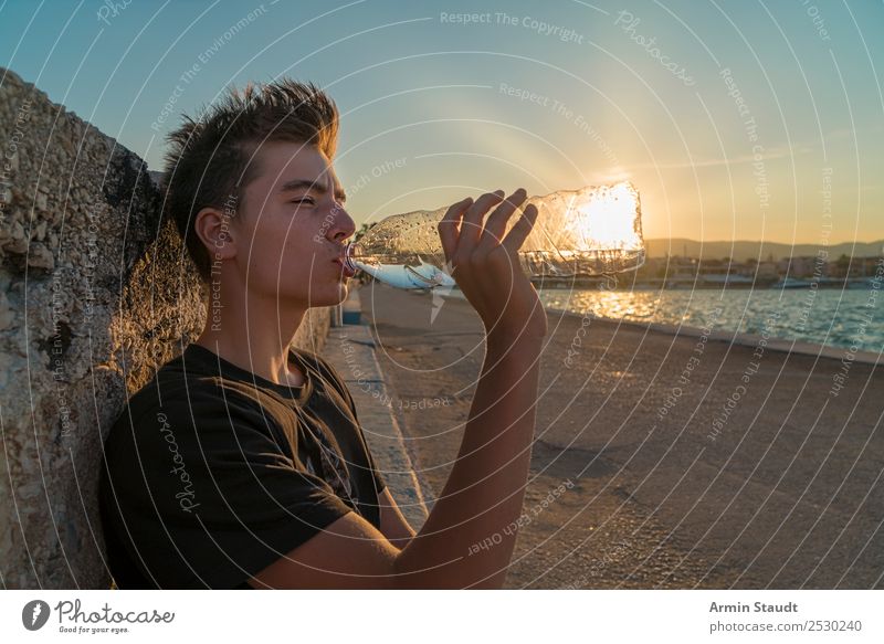 Sonne trinken Lifestyle Freude schön Leben harmonisch Zufriedenheit Erholung ruhig Tourismus Sommerurlaub Insel Mensch maskulin Junger Mann Jugendliche