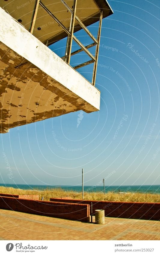 Meer Umwelt Natur Landschaft Himmel Wolkenloser Himmel Klima Klimawandel Wetter Schönes Wetter Strand Ostsee Schwimmbad Hochsitz Bauwerk Gebäude Architektur