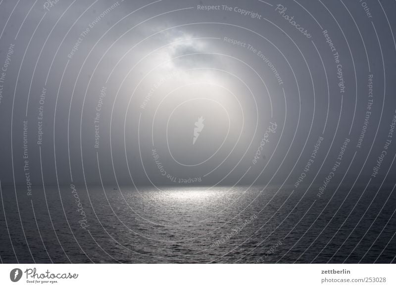 Horizont Umwelt Natur Landschaft Wolken Gewitterwolken Klima Klimawandel Wetter Schönes Wetter schlechtes Wetter Ostsee Gefühle Stimmung middelhagen November