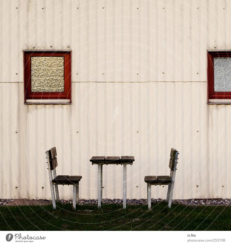 time to relax Design Ausflug Haus Möbel Herbst Schönes Wetter Gras Deutschland Schleswig-Holstein Dithmarschen Hafen Architektur Mauer Wand Fassade stehen