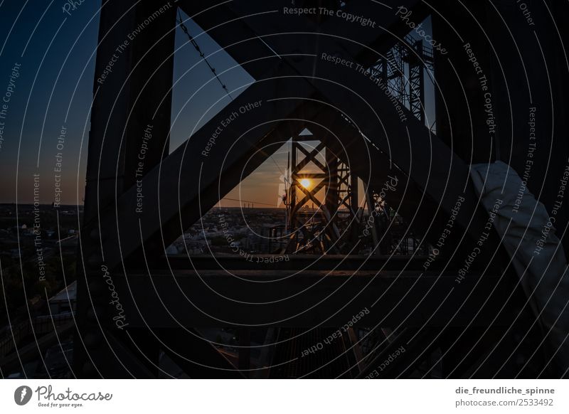 industrieller Sonnenuntergang Natur Himmel Wolkenloser Himmel Sonnenaufgang Sommer Schönes Wetter Berlin Schöneberg Deutschland Europa Hauptstadt Stadtzentrum