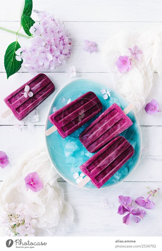 Brombeer Ombre Eis am Stiel Speiseeis eis am stiel Brombeeren Sommer gefroren Softeis violett ombre Fruchteis Joghurt Gesunde Ernährung Essen Foodfotografie