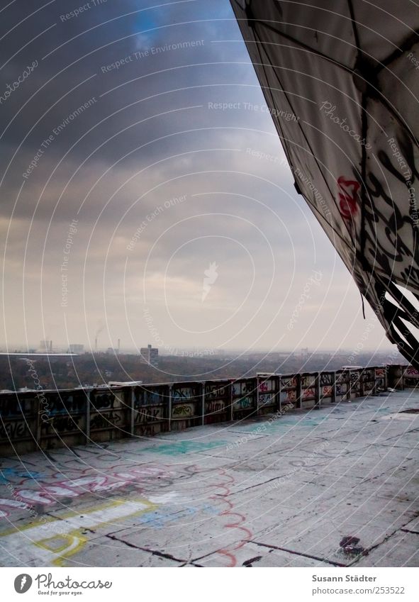 radar. Kunst Gemälde Skulptur Zirkus Hochhaus Mauer Wand Fassade Balkon Terrasse Türspion alt Teufelsberg Aussicht Aussichtsturm spionieren Graffiti mehrfarbig