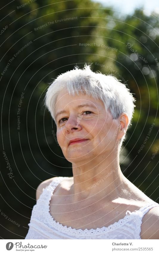 Kess Mensch feminin Frau Erwachsene Weiblicher Senior 1 45-60 Jahre Sommer Schönes Wetter Lächeln leuchten Blick Coolness frech Fröhlichkeit frisch natürlich