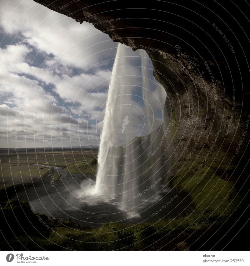 Seljalandsfoss Natur Landschaft Pflanze Wasser Himmel Schönes Wetter Moos Wiese Hügel Felsen Berge u. Gebirge Bach Fluss Wasserfall exotisch Abenteuer Energie