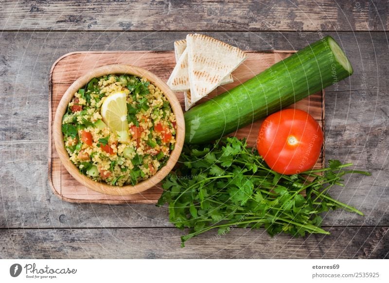 Tabbouleh-Salat Tisch Salatbeilage Couscous Gemüse Tomate Gurke Salatgurke Petersilie Minze Vegane Ernährung Vegetarische Ernährung Gesunde Ernährung Diät