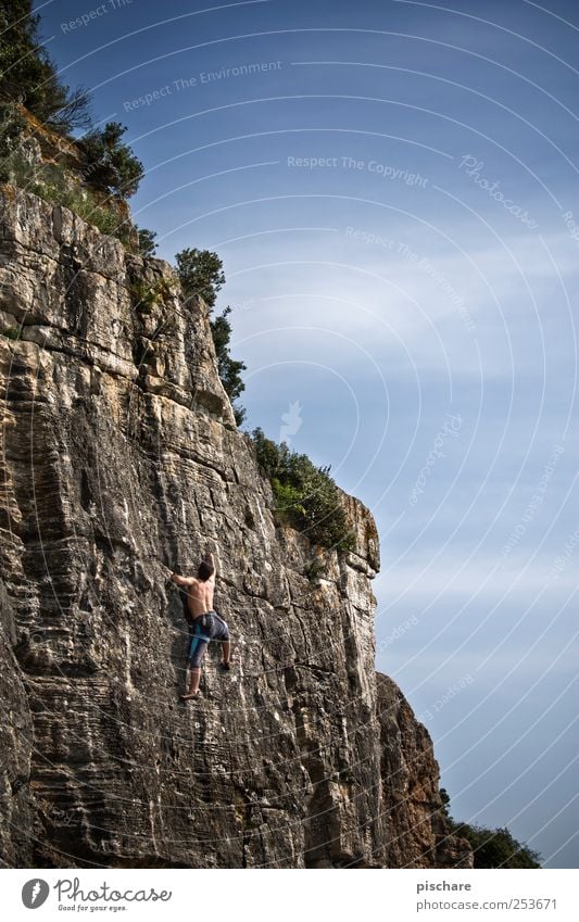 Climb Freizeit & Hobby Sport Klettern Bergsteigen maskulin Mann Erwachsene Himmel Schönes Wetter Felsen Berge u. Gebirge sportlich Kraft Mut Leidenschaft