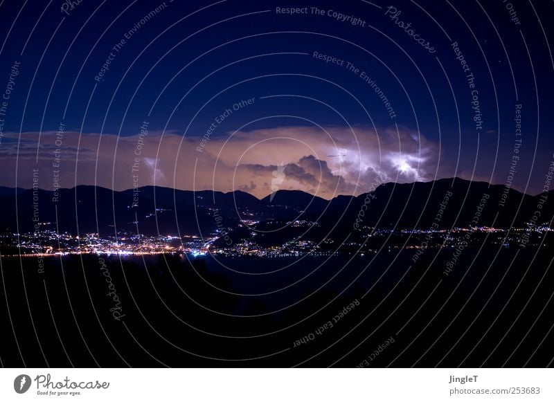 nachtaktiv Umwelt Natur Urelemente Luft Himmel Wolkenloser Himmel Gewitterwolken Nachthimmel Stern Horizont Klima Klimawandel Unwetter Wind Sturm Blitze