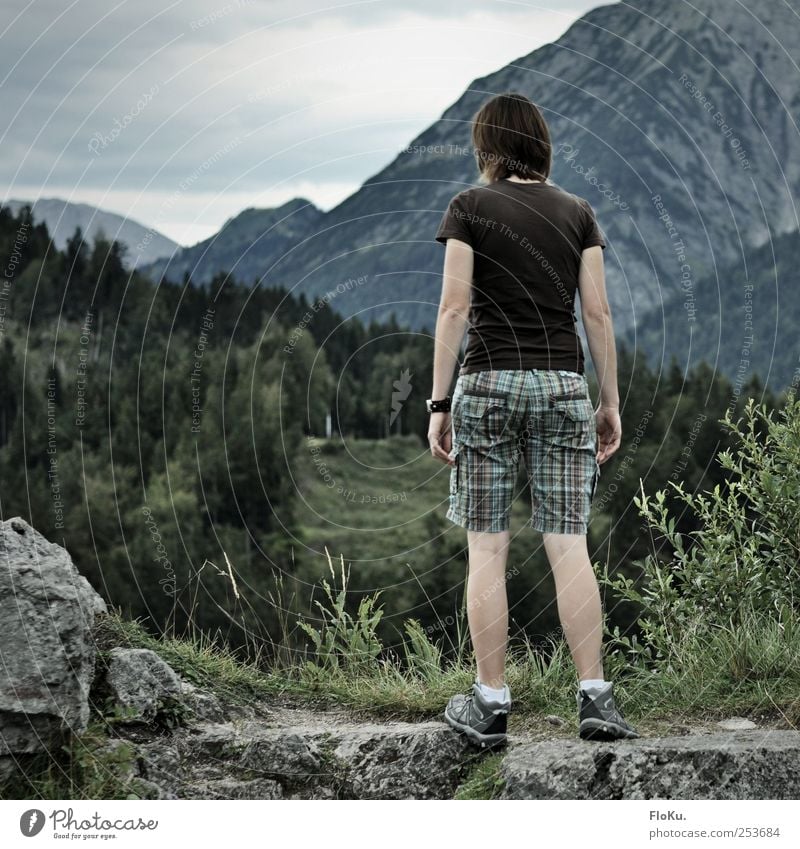 schlechtes Wetter, schöne Aussicht Ferien & Urlaub & Reisen Tourismus Ausflug Abenteuer Ferne Mensch Junge Frau Jugendliche 1 18-30 Jahre Erwachsene Landschaft