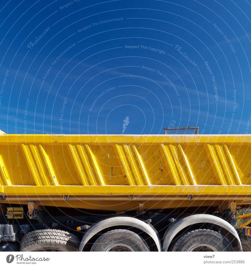 Kipper Baustelle Natur Wolkenloser Himmel Schönes Wetter Verkehr Fahrzeug Lastwagen Bauwagen Anhänger Metall Linie Streifen authentisch einfach frisch modern