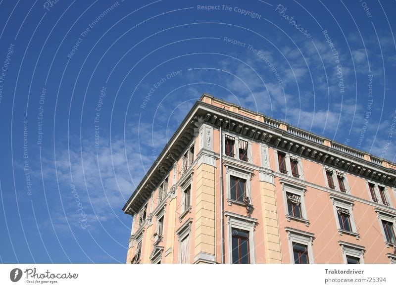 Haus im Himmel Gebäude rosa Venedig Italien Fenster Architektur blau Terasse