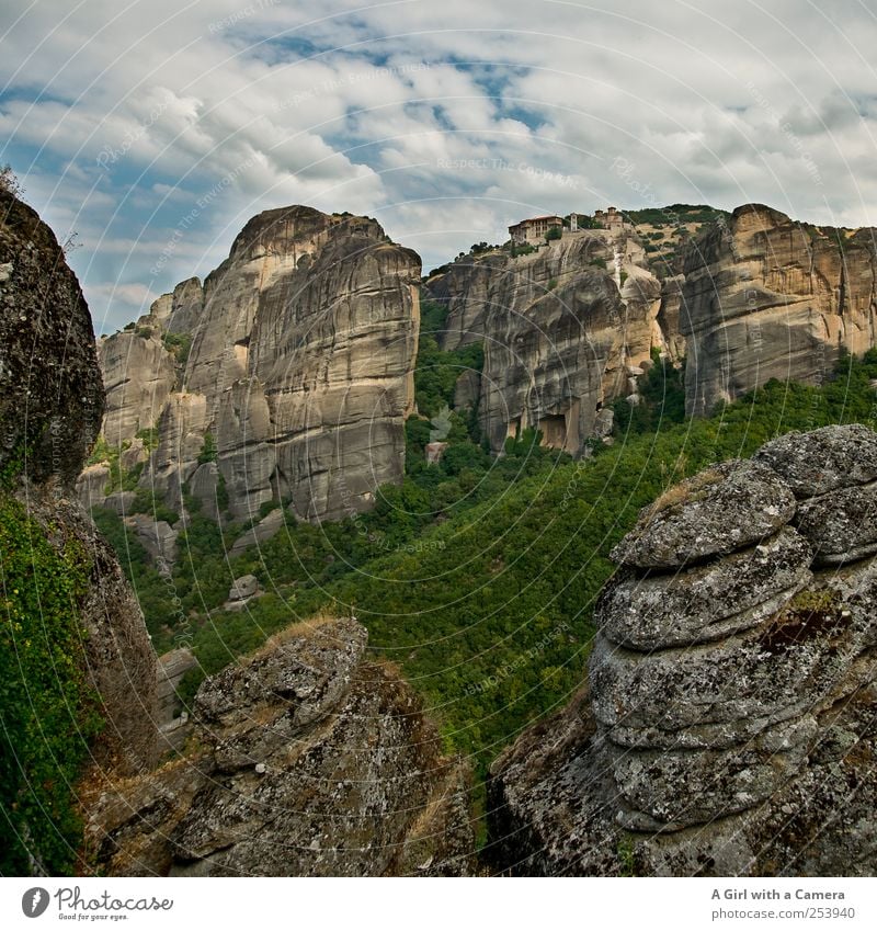 a whole lotta stone Umwelt Natur Landschaft Pflanze Urelemente Erde Himmel Wolken Sommer Schönes Wetter Berge u. Gebirge Gipfel authentisch außergewöhnlich