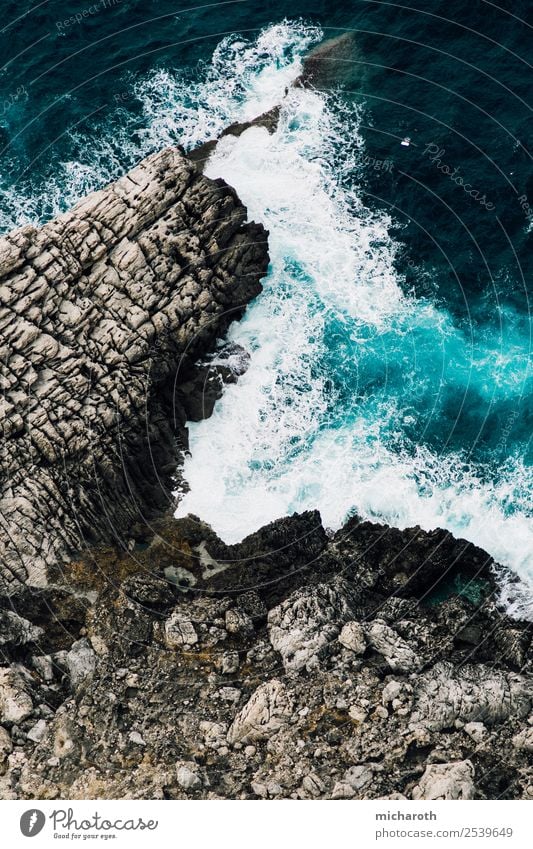 Wellen gegen Felsen Angeln Ferien & Urlaub & Reisen Ausflug Abenteuer Ferne Freiheit Meer Umwelt Natur Wasser Klima Klimawandel schlechtes Wetter Unwetter Sturm