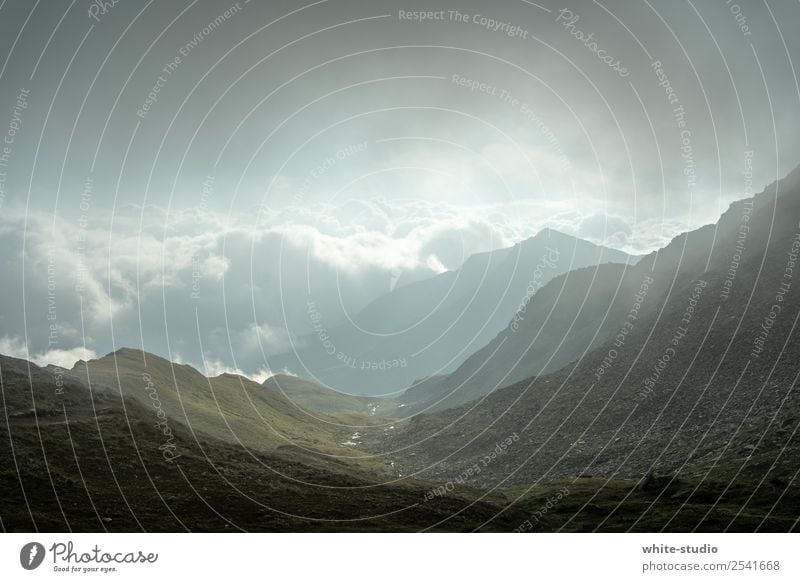 Düsterland Umwelt Natur Landschaft wandern Panorama (Aussicht) Berge u. Gebirge Nebel Wolken dunkel Hügel Bergkette Tal Alpen Alpenvorland Wandertag