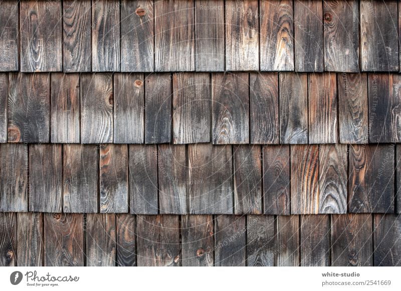 Holz vor der Hüttn Haus Geborgenheit Dachziegel Holzschindel Architektur Hütte Hüttenferien Tradition Wandverkleidung Fassadenverkleidung Strukturen & Formen