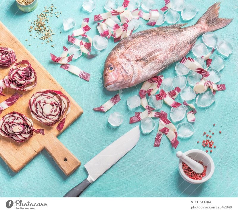 Rosa Dorado Fisch mit Messer und Zutaten Lebensmittel Gemüse Kräuter & Gewürze Ernährung Bioprodukte Vegetarische Ernährung Diät Stil Design Gesunde Ernährung