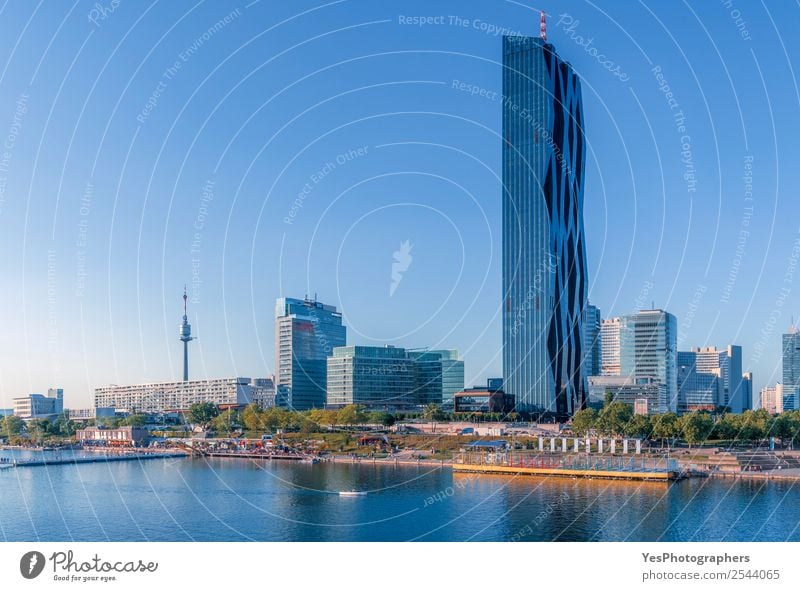 Moderne Gebäude und die Donau in Wien Hauptstadt Skyline Hochhaus Architektur Sehenswürdigkeit Wahrzeichen modern Donau Fluss Donau-Kreis Mehrfamilienhäuser