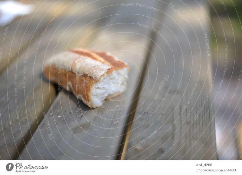 Brotzeit Lebensmittel Ausflug Sommer Sommerurlaub Garten Tisch liegen authentisch braun Zufriedenheit Lebensfreude Ernährung Weißbrot Vesper Gartentisch Pause