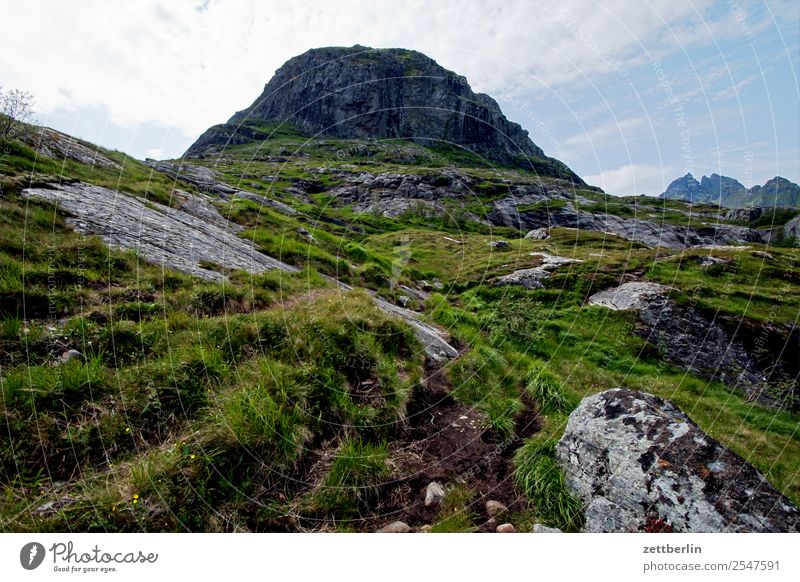 Vestertinden Lofoten Berge u. Gebirge Hügel Europa Polarmeer Felsen Ferien & Urlaub & Reisen Fjord Himmel Himmel (Jenseits) Horizont Insel Halbinsel Landschaft