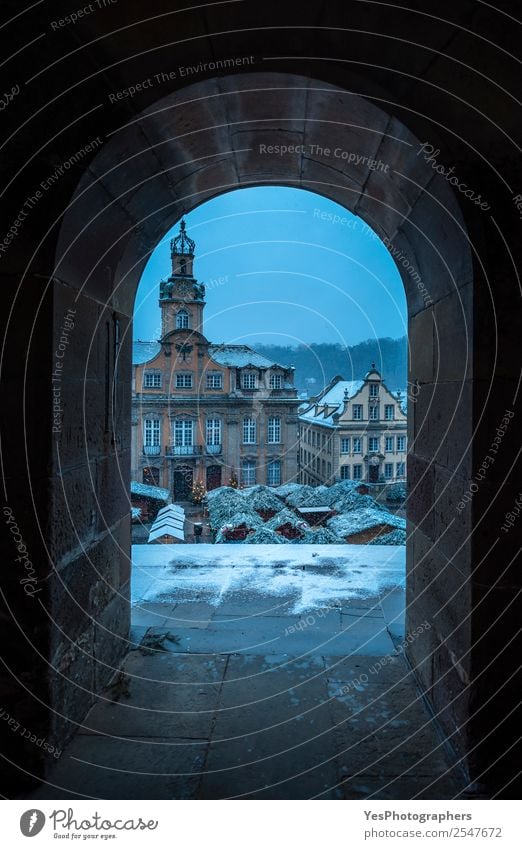 Verschneite deutsche Innenstadt durch einen Tunnel gesehen Ferien & Urlaub & Reisen Winter Schnee Wetter Schneefall Schwäbisch Hall Deutschland Stadt