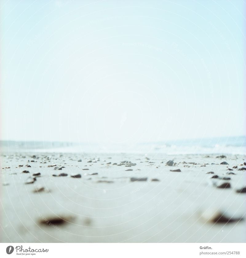 Sommerhitze Erholung Ferien & Urlaub & Reisen Ferne Sonne Strand Meer Himmel Horizont Nordsee Stein Unendlichkeit hell blau grau Fernweh Überbelichtung