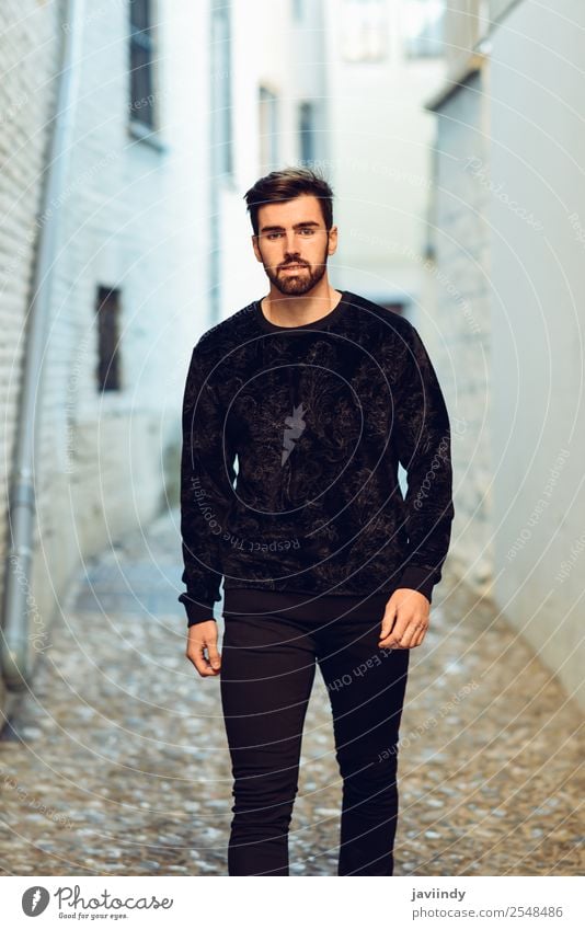 Junger bärtiger Mann, Model der Mode, Blick in die Kamera Lifestyle Stil schön Haare & Frisuren Mensch maskulin Junger Mann Jugendliche Erwachsene 1 18-30 Jahre