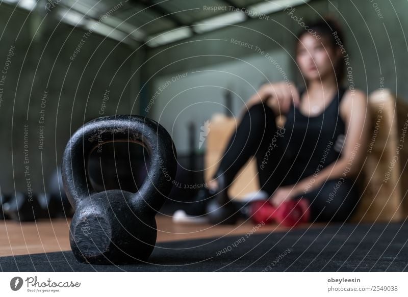 Schöner junger asiatischer Gorlw beim Training Lifestyle Sport Fitness Sport-Training Mensch Körper Kunst Künstler Abenteuer Farbfoto