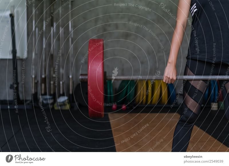 Schöner junger asiatischer Gorlw beim Training Sport Sportmannschaft Sportstätten Mensch 1 18-30 Jahre Jugendliche Erwachsene bauen gebrauchen Farbfoto Morgen