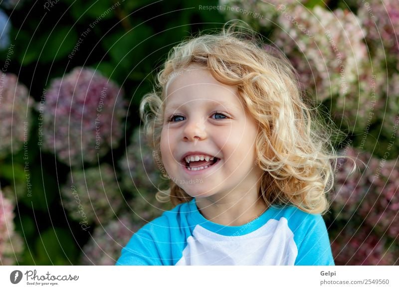 blondes Kind Glück schön Gesicht Sommer Mensch Baby Junge Mann Erwachsene Kindheit Umwelt Natur Pflanze Blume Lächeln sitzen klein lang lustig natürlich