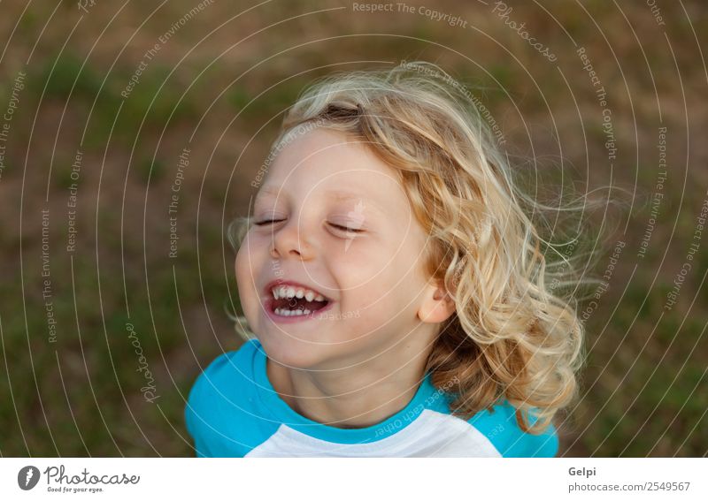 Kleinkind mit langem blondem Gesicht Glück schön Sommer Kind Mensch Baby Junge Mann Erwachsene Kindheit Umwelt Natur Pflanze Lächeln klein lustig natürlich