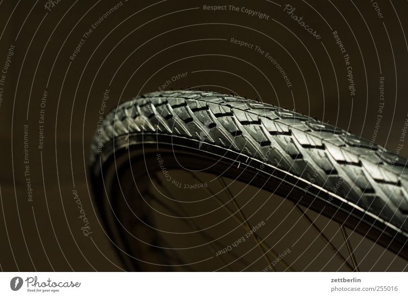 Fahrradreifen Verkehr Verkehrsmittel Kunststoff trendy wallroth Rad laufrad Reifenprofil Felge Speichen aqua planing Gummi Farbfoto Gedeckte Farben