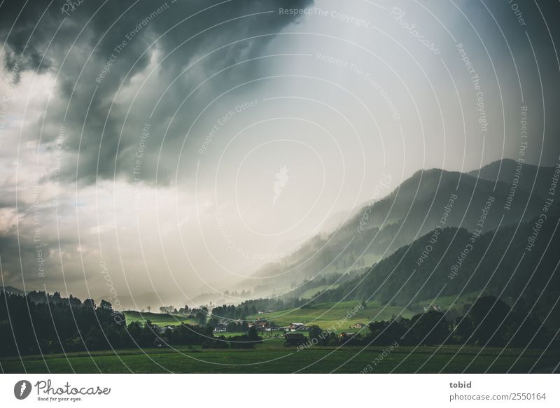 Gewitterwolken im Allgäu Natur Landschaft Pflanze Himmel Wolken Horizont schlechtes Wetter Unwetter Regen Wiese Hügel Alpen Berge u. Gebirge Gipfel Dorf Haus