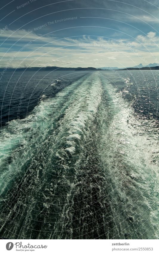 Heckwelle Europa Polarmeer Ferien & Urlaub & Reisen Fischereiwirtschaft Fähre Himmel Himmel (Jenseits) Horizont Landschaft maritim Meer Natur Norwegen Überfahrt