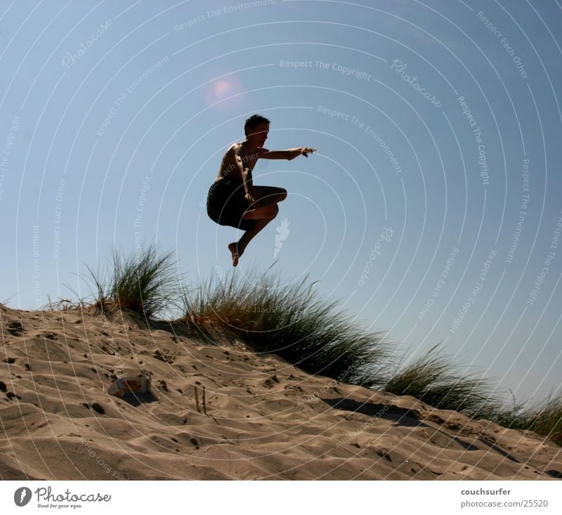 Kiss the sky springen Meer Gras Mann Himmel Sand Stranddüne Air Grap Luftverkehr Trick Jump