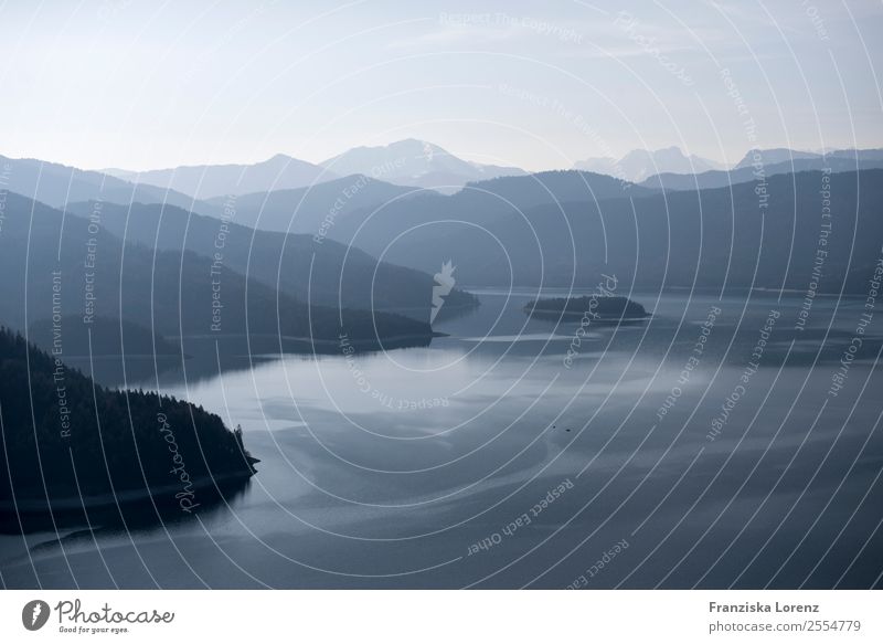 Das blaue Land Natur Landschaft Wasser Himmel Frühling Schönes Wetter Alpen Berge u. Gebirge Voralpen Gipfel See Walchensee Erholung Horizont Ferne