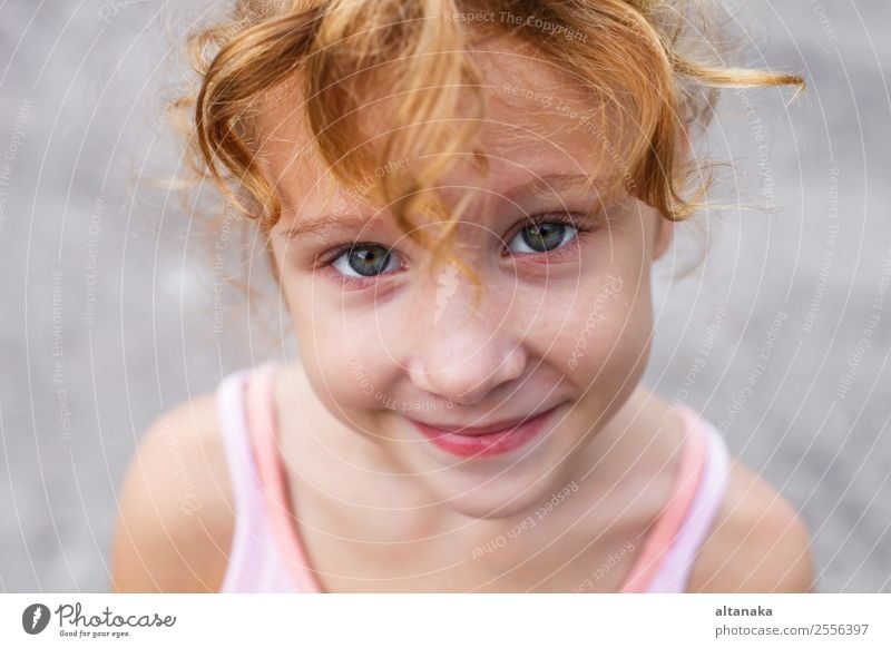 lächelndes Mädchen Freude Glück schön Gesicht Sommer Kind Mensch Familie & Verwandtschaft Kindheit Lächeln lachen Fröhlichkeit gut klein lustig niedlich weiß