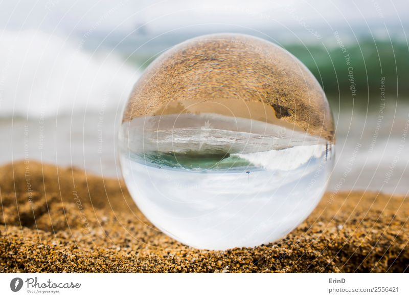 Sand und Surfen mit Breaking Wave in Glaskugel eingefangen schön Ferien & Urlaub & Reisen Tourismus Sommer Strand Insel Natur Landschaft Horizont Wetter Urwald