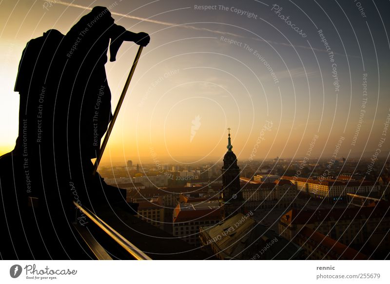 Sonnenuntergang in Dresden Deutschland Europa Stadt bevölkert Kirche Dom Marktplatz Dach Sehenswürdigkeit alt ästhetisch schön blau mehrfarbig gelb Gefühle