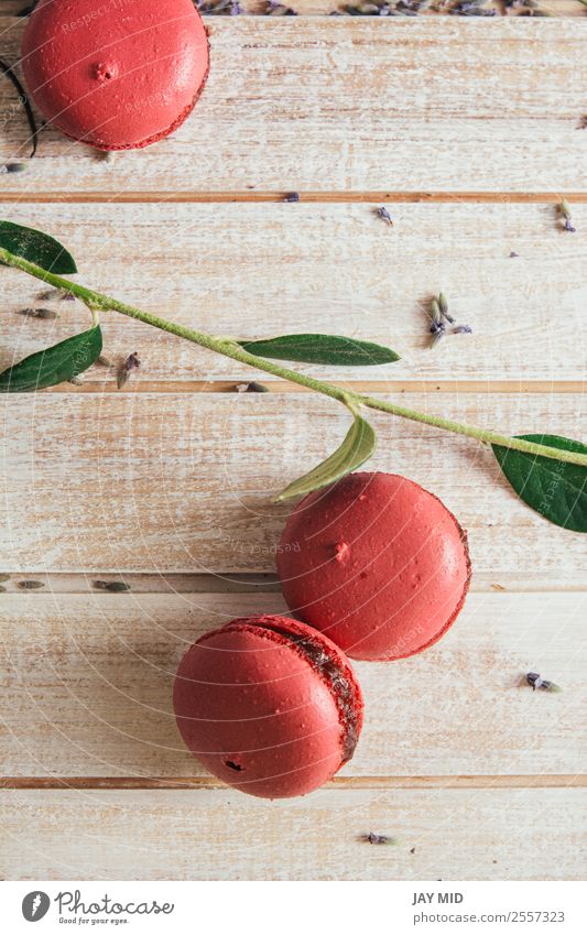 Rosa Makronen, auf hellem Holztisch Lebensmittel Dessert Frühstück Kaffee Tisch lecker rosa Farbe Tradition Macaron Hintergrund Pfirsich Teetrinken Französisch