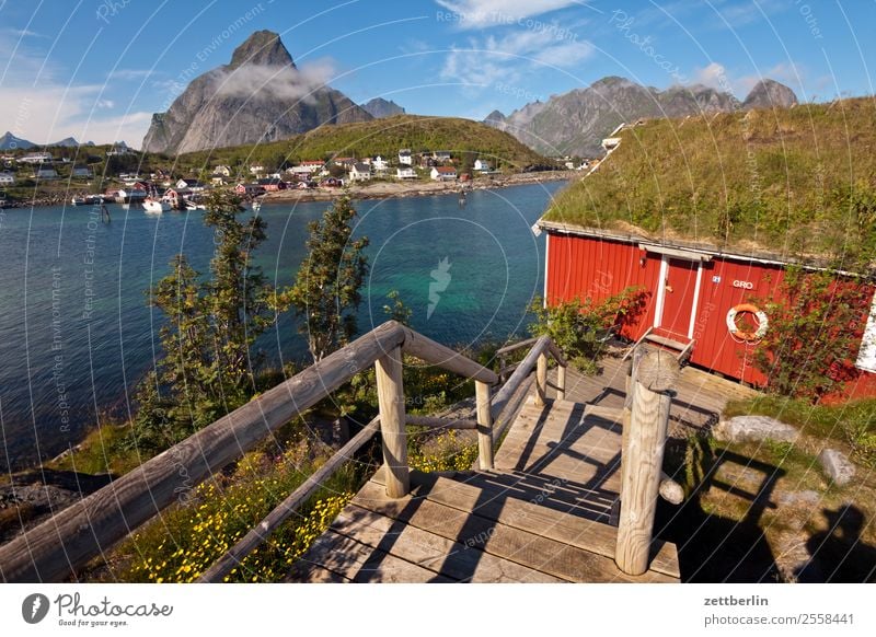 Reinebringen bei Reine reinebringen Berge u. Gebirge Polarmeer Europa falunrot Felsen Ferien & Urlaub & Reisen Hafen Haus Himmel Himmel (Jenseits) Holzhaus