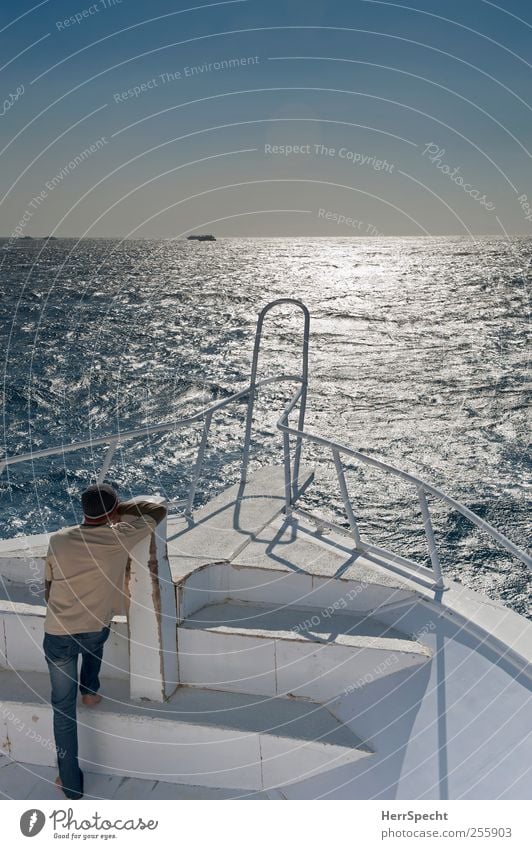 Fernsucht maskulin 1 Mensch Wolkenloser Himmel Schönes Wetter Wellen Meer Schifffahrt Bootsfahrt Passagierschiff Jacht An Bord fahren Ferien & Urlaub & Reisen