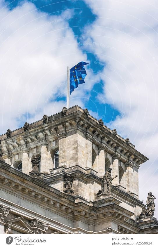 Europa-Flagge auf dem Bundestag Himmel Wolken Wetter Schönes Wetter Berlin Stadt Hauptstadt Stadtzentrum Altstadt Bauwerk Gebäude Architektur Sehenswürdigkeit