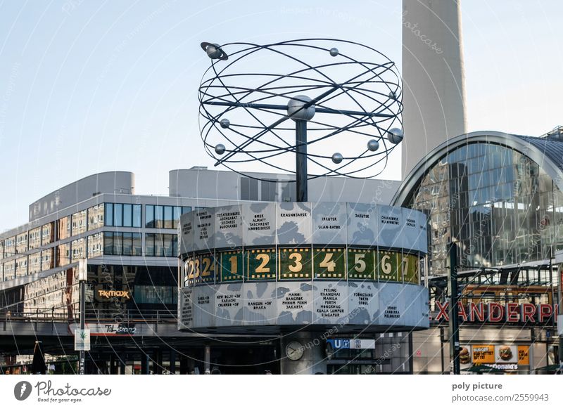 Urania-Weltzeituhr Berlin Alexanderplatz Tourismus Sightseeing Sommerurlaub Himmel Wolkenloser Himmel Schönes Wetter Stadt Hauptstadt Stadtzentrum Bauwerk