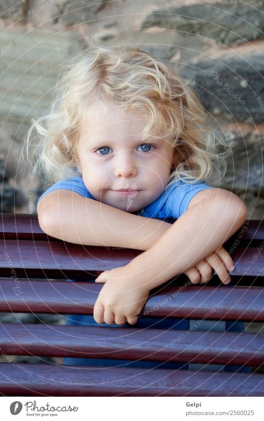 Kleinkind drei Jahre alt Glück schön Gesicht Sommer Kind Mensch Baby Junge Mann Erwachsene Kindheit Umwelt Park blond Stein Lächeln klein lang lustig natürlich